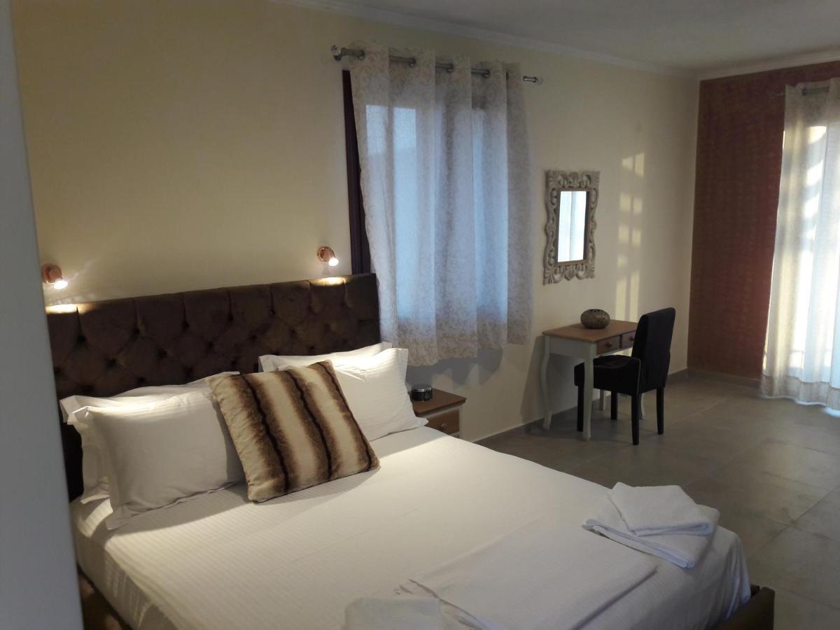 Castro Elafonisos Hotel Buitenkant foto